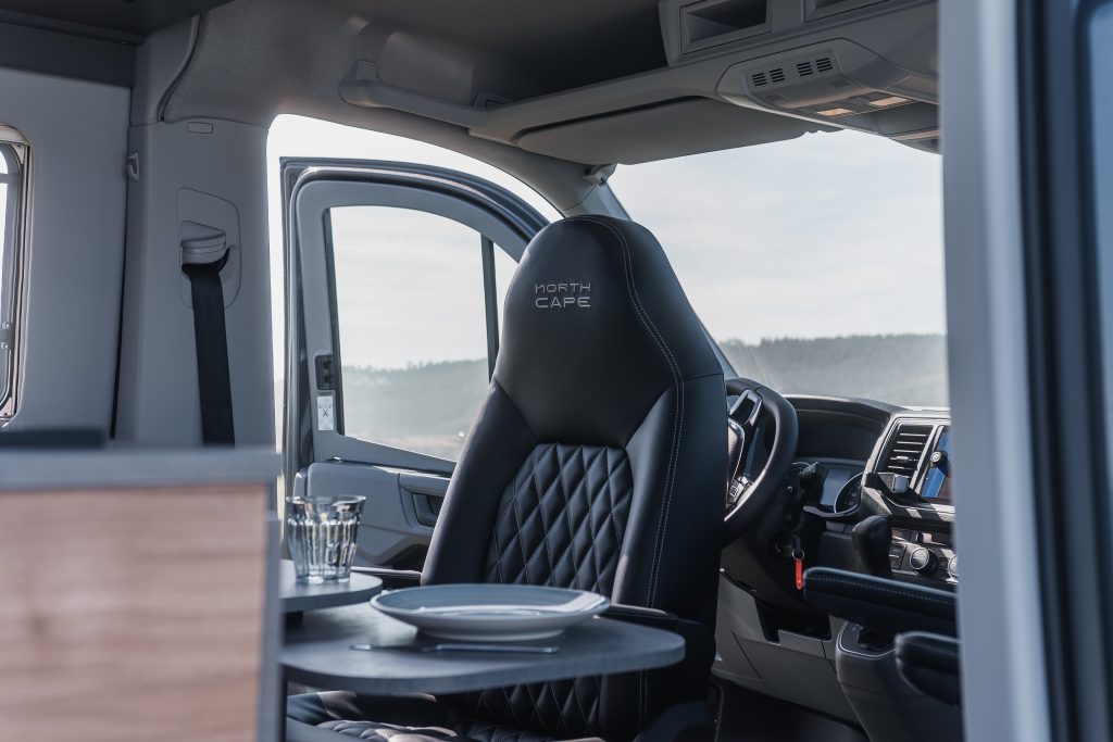 Adventure 6XT interiér